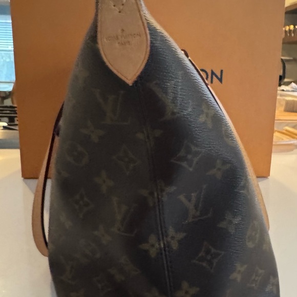 Louis Vuitton Black and Tan Shoulder Bag with Monogram Pattern - Picture 4 of 5